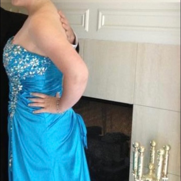 💎Prom Dress with Gem Detailing - Sky Blue💎 - Picture 5 of 12